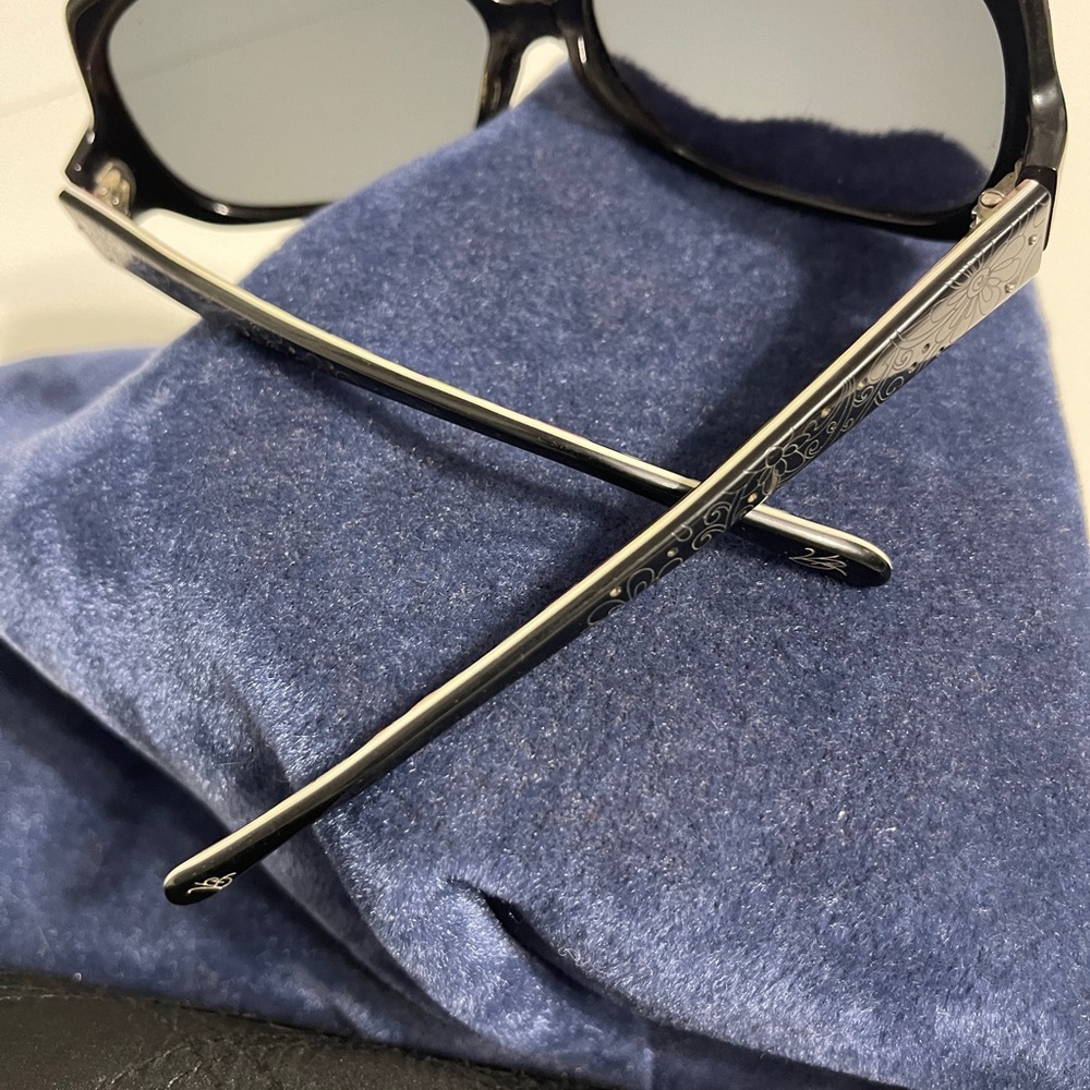 Vera Bradley Women’s Sunglasses - Picture 4 of 6